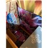 Image 3 : Assortment of Tissues