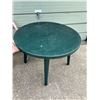 Image 2 : Patio Table and Chairs