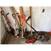 Image 1 : Lawn and Garden Tools