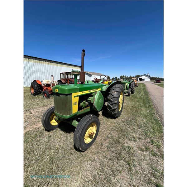 John Deere 820