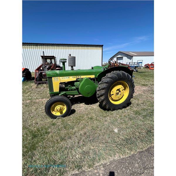 John Deere 830