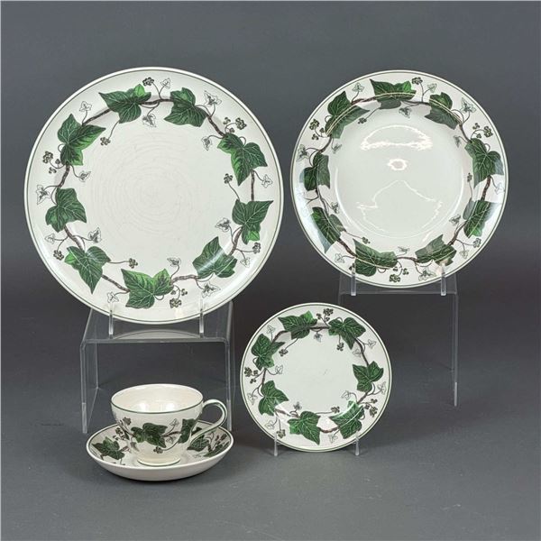 5pc Wedgwood Napoleon Ivy Pattern Place Setting
