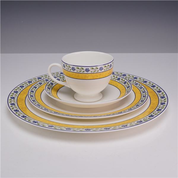 4 Piece Set of Wedgwood Bone China Plates and Teacup, Mistral