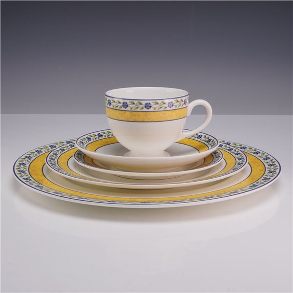 5-Piece Wedgwood Bone China Set of Plates and Teacup, Mistral