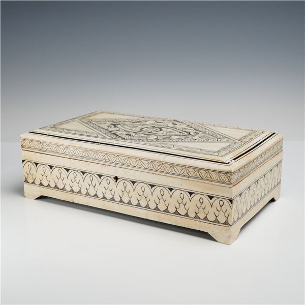 Vintage Bone-Veneered and Wood Decorated Box in the Vizagapatam Style
