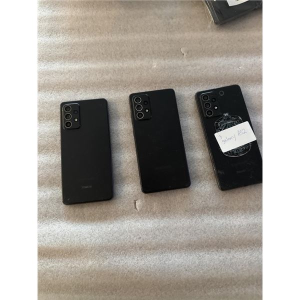 3 SAMSUNG GALAXY A52 SMARTPHONES