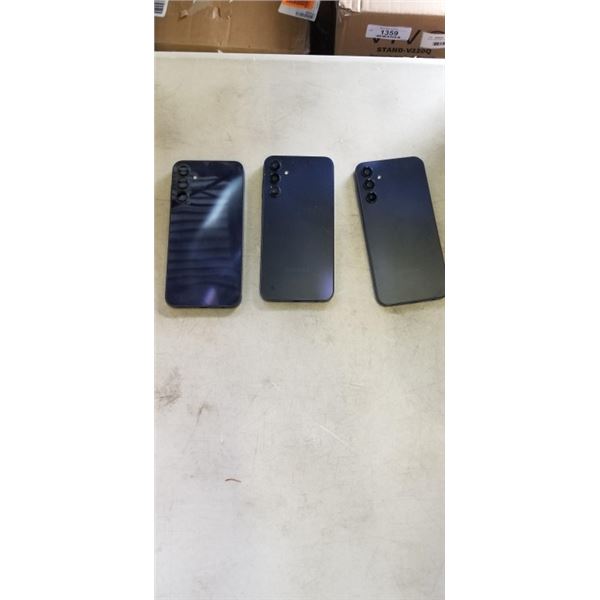 3 SAMSUNG GALAXY A15 SMARTPHONES