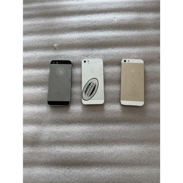 3 APPLE IPHONE 5S PHONES