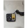 Image 3 : DEWALT LASER LEVEL IN CASE - WORKING