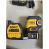 Image 4 : DEWALT LASER LEVEL IN CASE - WORKING