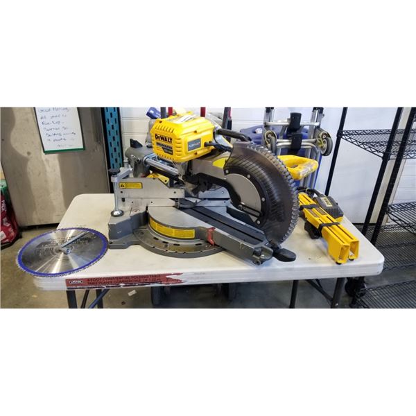 DEWALT BRUSHLUSH 120V MAX SLIDING COMPOUND MITER SAW W/ 12" BLADE