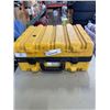 Image 4 : BOEING YELLOW HARD CASE