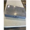 Image 3 : METAL CASE W/ ASSORTED SCREWS