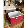 Image 5 : RED COLEMAN COOLER AND COLEMAN BATTERY POWERED LANTERN