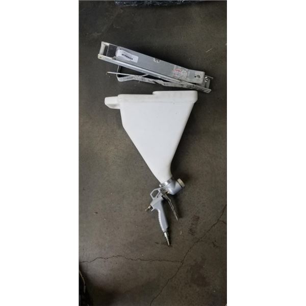 HOPPER SPRAY GUN AND SUPER TAPER