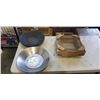 Image 1 : GOLD PANNING EQUIPMENT INCLUDING 2 PANS AND A SCREEN