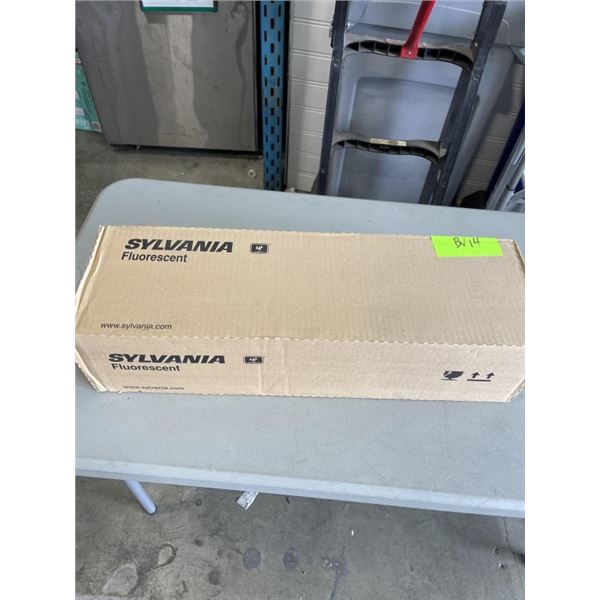 30 NEW SYLVANIA FLORESCENT TUBE LIGHTS T8 - RETAIL $229
