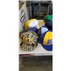 Image 4 : 12 HATS, BASEBALL GLOVE AND BALL