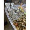 Image 4 : 4 TOTES OF WEDDING/ PARTY SUPPLY ITEMS