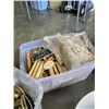 Image 8 : 4 TOTES OF WEDDING/ PARTY SUPPLY ITEMS