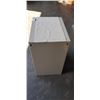 Image 3 : SMALL 2 DRAWER METAL FILING CABINET