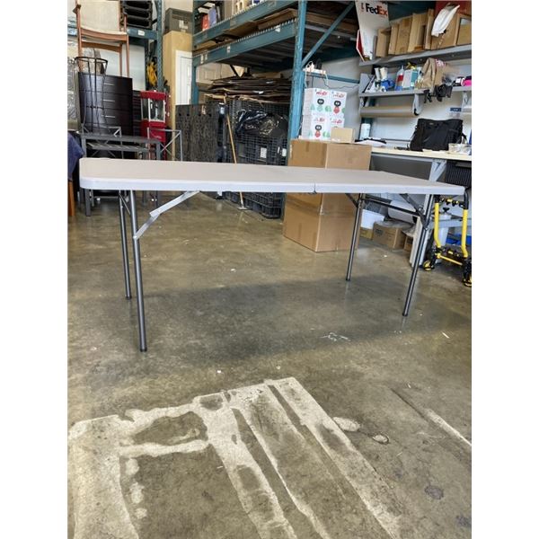 6FT FOLDING MARKET TABLE