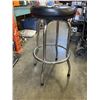 Image 2 : BLACK LEATHER SHOP BENCH