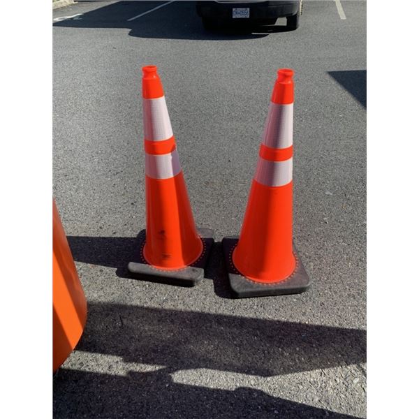2 SAFETY REFLECTIVE 36" PILONS