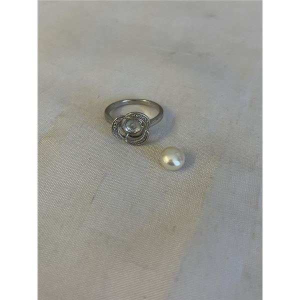 STERLING SILVER RING W/ PEARL, PEARL IS LOOSE
