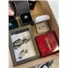Image 3 : 6 RINGS AND 5 BROOCHES