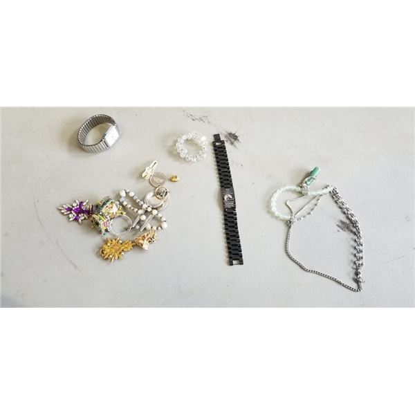 BAG OF ASSORTED JEWELLERY