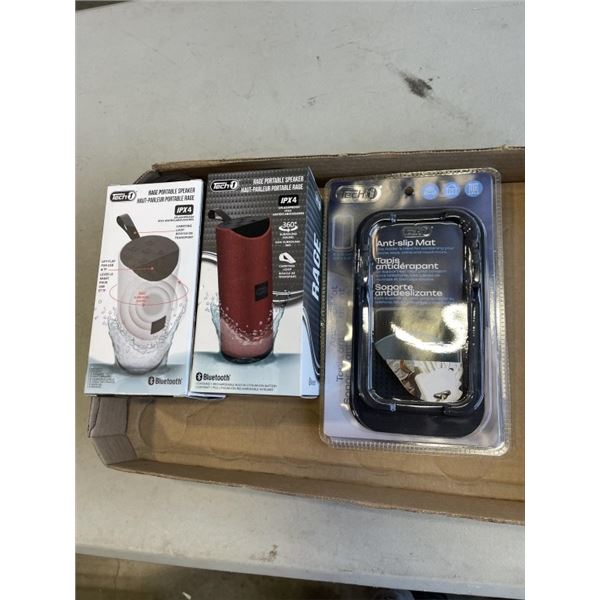 2 PORTABLE SPEAKERS AND ANTI-SLIP MAT