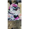 Image 5 : TRAY OF LADIES LULULEMON CLOTHING