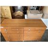Image 5 : MAPLE FINISH 10 DRAWER DRESSER