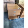 Image 2 : PAIR 2 DRAWER MAPLE FINISH NIGHT STANDS
