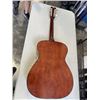 Image 4 : CARIBOO TRAY AND ACOUTSTIC GUITAR