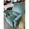 Image 3 : GREEN FABRIC LAZY BOY RECLINER