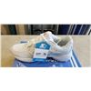 Image 2 : NEW STARTER AIR TRAVERSE WOMANS SHOES. SIZE 9.5. WHITE COLOR