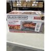Image 2 : BLACK AND DECKER 4-SLICE AIR FRYER TOASTER OVEN - TESTED WORKING, RETAIL $179