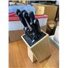 Image 5 : PLASTIC FOOD STORAGE CONTAINERS AND KNIFE BLOCK SET