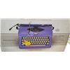Image 2 : ROYAL CLASSIC MANUAL TYPEWRITER