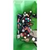 Image 2 : TOTE OF NAIL POLISH AND NAIL LIGHT