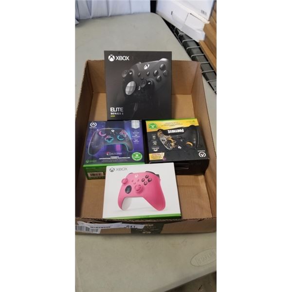 4 XBOX WIRELESS CONTROLLERS STORE RETURN UNTESTED