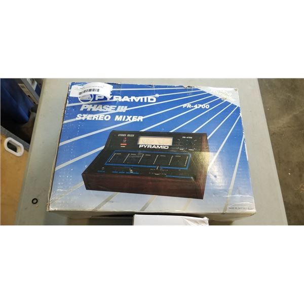 PYRAMID PHASE 3 STEREO MIXER MODEL PR-4700