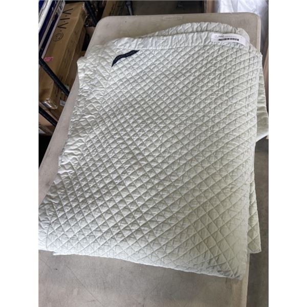 RALPH LAUREN QUEENSIZE QUILT