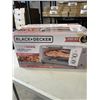 Image 2 : BLACK & DECKER 4-SLICE AIR FRY TOASTER OVEN - TESTED WORKING, RETAIL $179