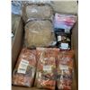 Image 1 : ASSORTED AMAZON OVERSTOCK CLEAR JEL COOK TYPE, BROWN SUGAR REPLACEMENT, AIR FRYER 8 INCH PAPER TRAYS