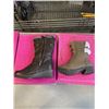 Image 2 : 5 NEW PAIRS OF ASSORTED SIZE SHOES