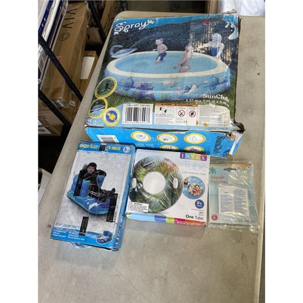 STINGRAY SPRAY POOL AND 2 INFLATEABLE TUBES