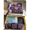 Image 2 : 3 BOXES RED HAT DECOR